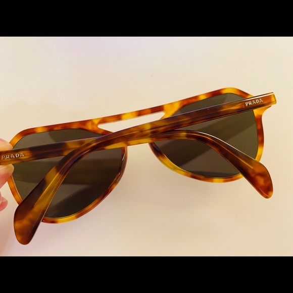 Prada sunglasses - Picture 4 of 4